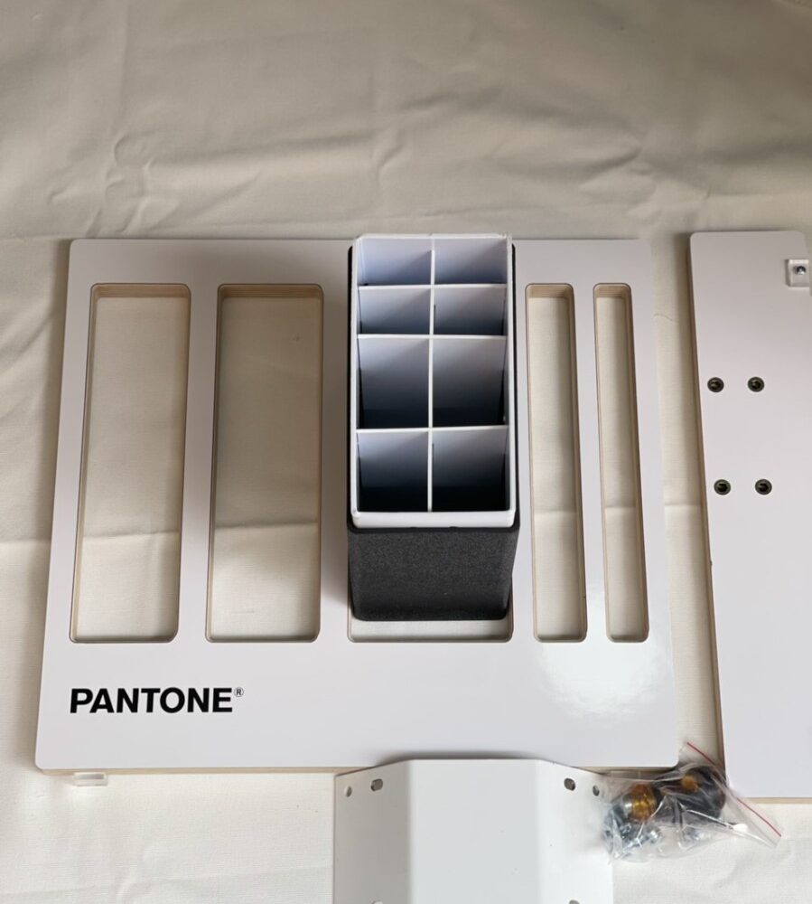 Bang-mau-Pantone-Reference-Library-GPC305B-nam-2023